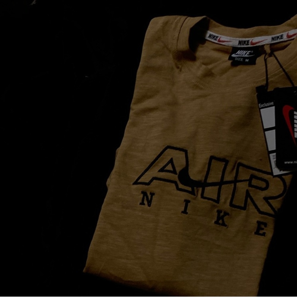 - - Nwt! Nike air Yellow Short Sleeve Tee med